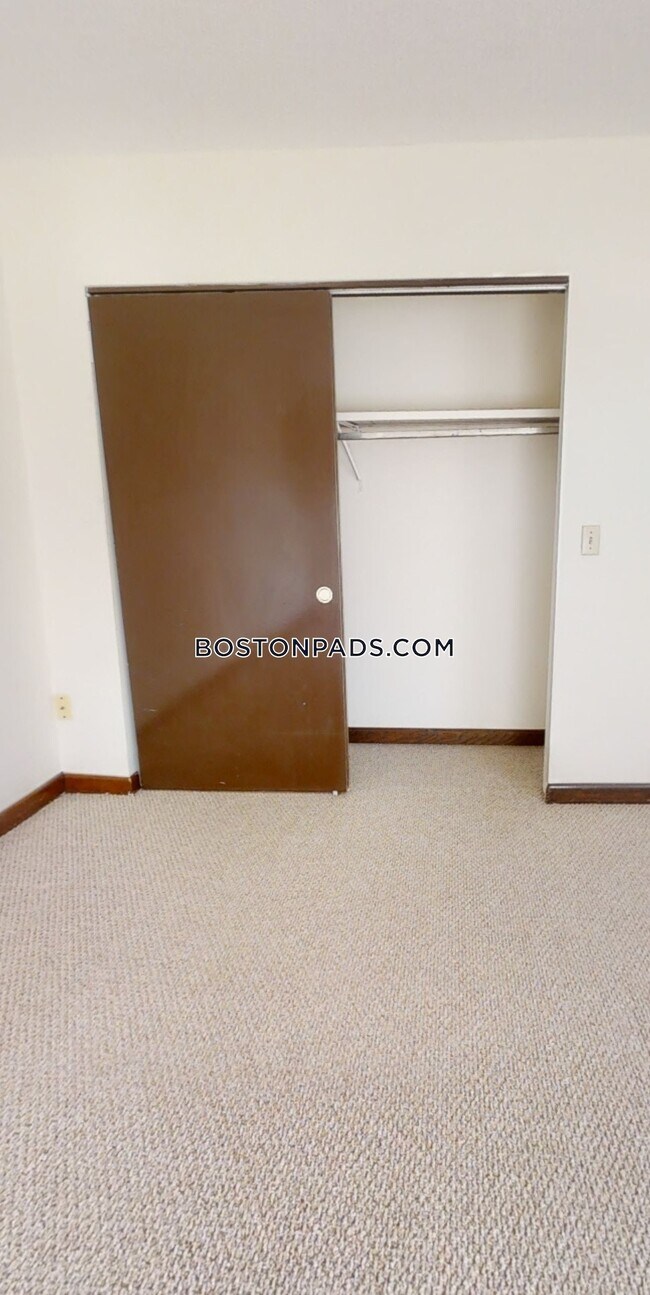 384 Sunderland Rd Unit 22, Worcester, MA 01604 Apartment for Rent in