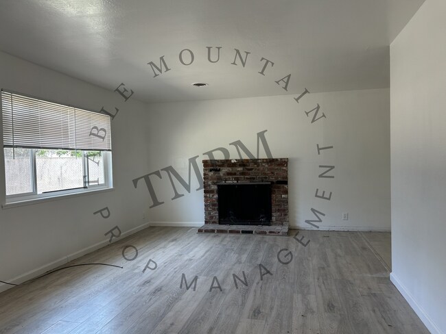 Foto del edificio - 2262 Las Plumas Ave