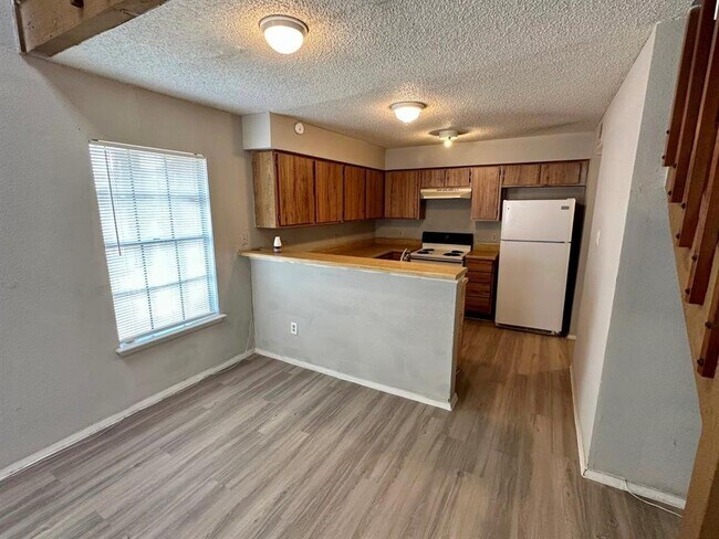 Building Photo - 11901 Bob White Dr