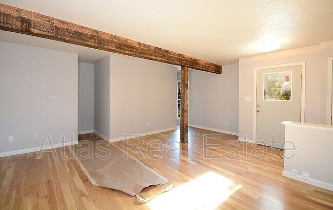 Building Photo - 4483 Driftwood Pl
