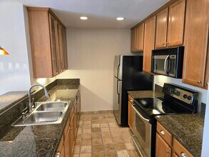 Building Photo - 7130 Shoreline Dr