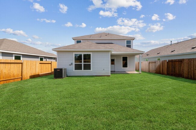 Building Photo - 15870 Berry Hl Dr