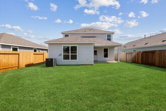 Building Photo - 15826 Berry Hl Dr