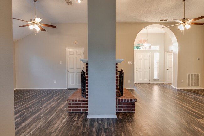 Building Photo - 4817 Shadow Crest Dr Arlington