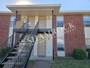 Building Photo - 2223 Misty Dr
