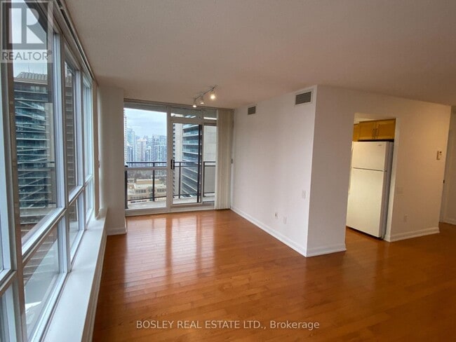 Building Photo - 33-2333 Sheppard Ave E