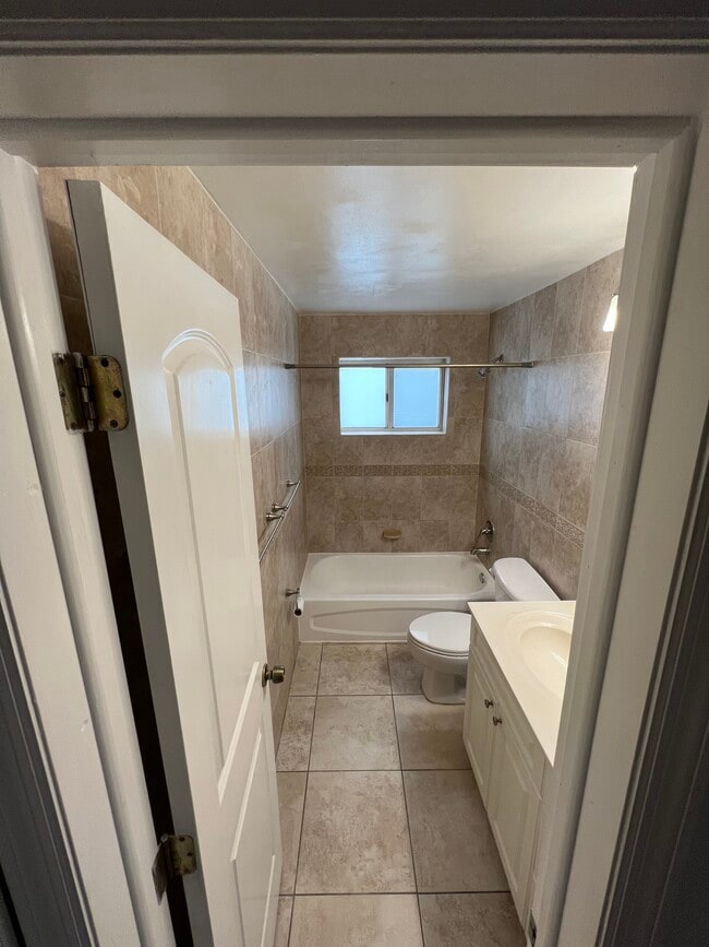 Bathroom - 11630-11640 N Bayshore Dr