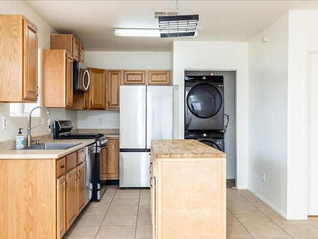 Foto del edificio - 2 Bedroom 2 Bathroom CORNER LOT!! SOLAR PA...