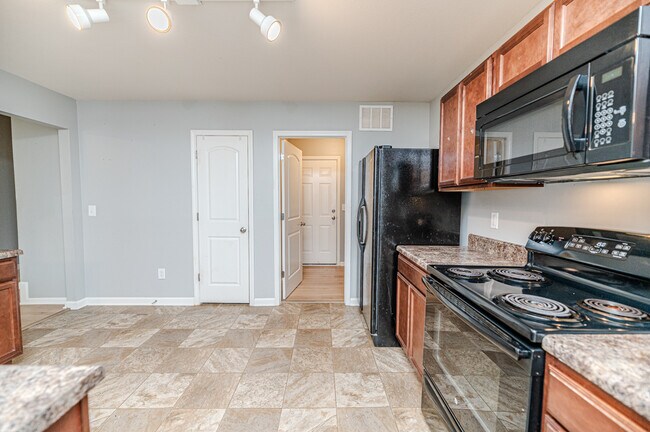 Building Photo - 2441 Westgate Dr