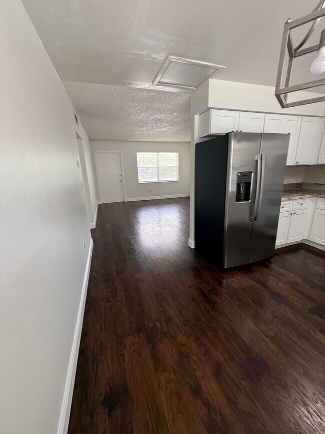 Foto del edificio - Triplex centrally located in Fort Pierce