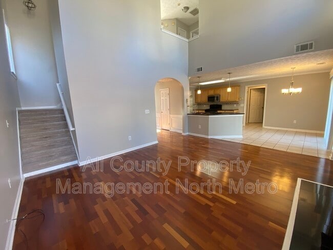 Building Photo - 1910 Overland Crossing