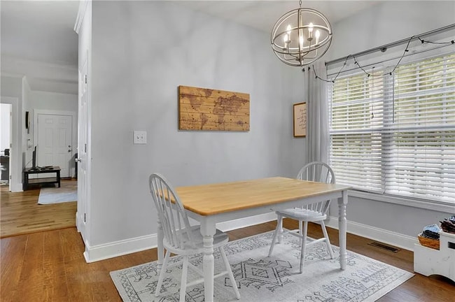 Comedor - 41 Spring Ln NW