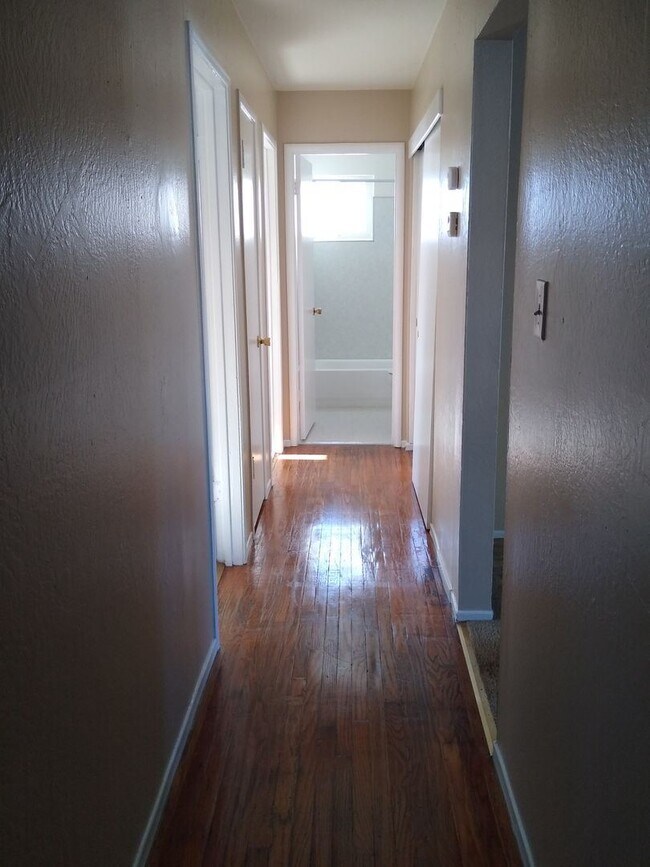 Foto del edificio - 3 br, 1 bath House - 8254 STRENG AVENUE