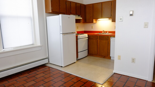 209 Kitchen - 501 W Franklin Ave