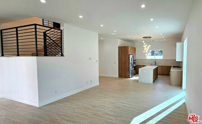 Foto del edificio - 15224 W Holyland Dr