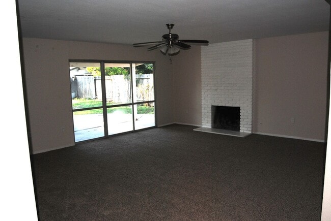 Foto del edificio - 5701 Daggett Ave