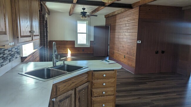 Foto del edificio - 601 Kennedy Rd