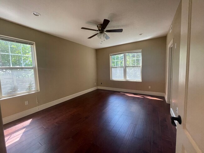 Dormitorio - 1609 W 4th St