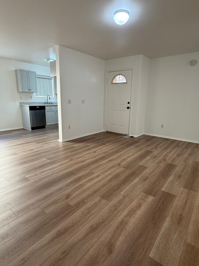 Building Photo - 1211 W 164th St