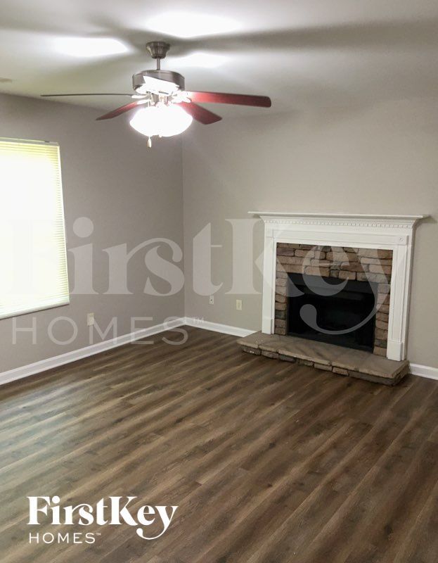 Foto del edificio - 380 Pine Tree Dr