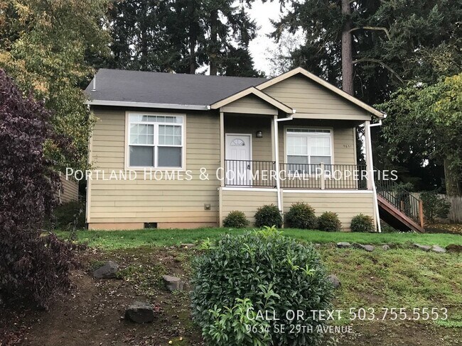Building Photo - Single-level, Milwaukie Home