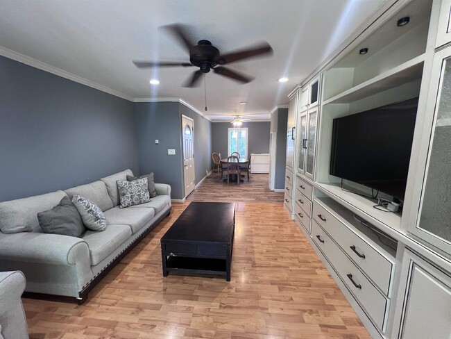 Building Photo - 1009 Murrieta Blvd