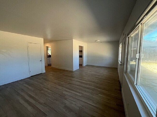 Foto del edificio - 6844 Bismarck Dr