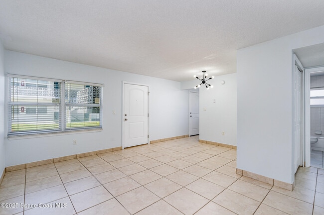 Building Photo - 1031 Park Dr