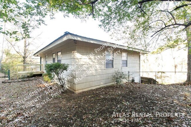 Building Photo - 636 Biscayne Dr