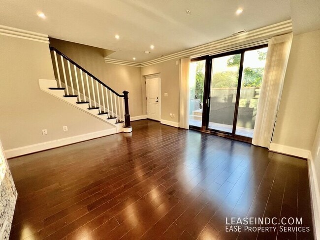 Foto del edificio - 4525 1/2 Georgia Avenue NW-#1