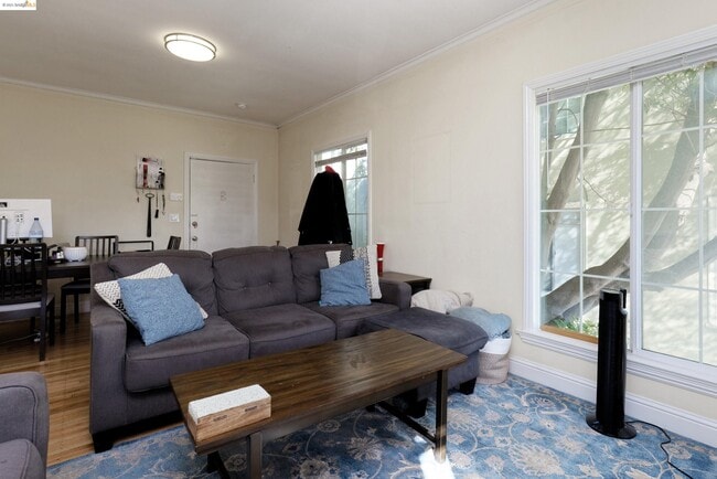 Building Photo - 536 Merritt Ave