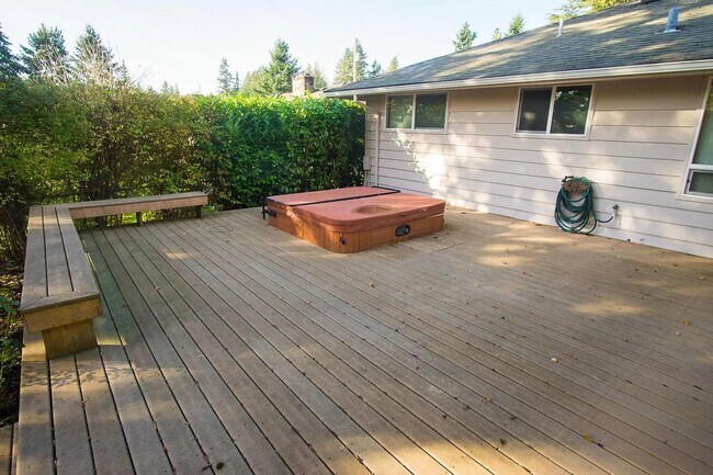 Building Photo - Beautiful and bright 3 bed / 2 bath rambler for rent!