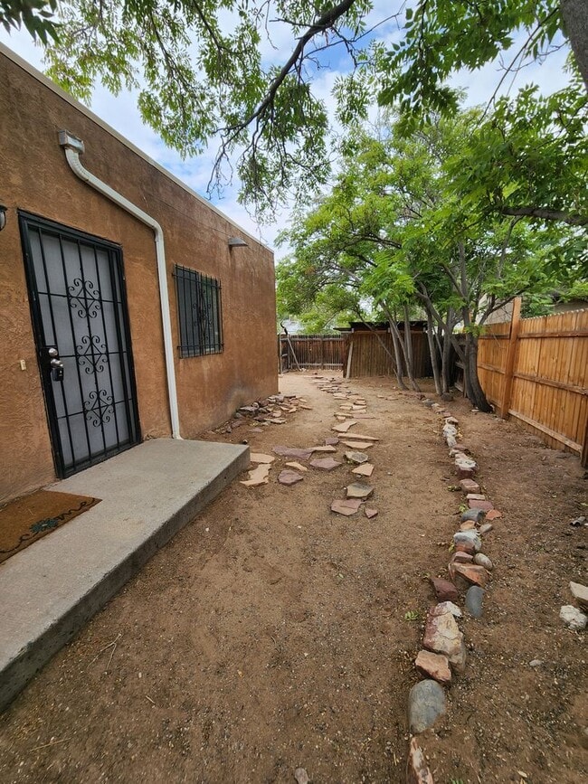 Building Photo - 505 Princeton Dr SE