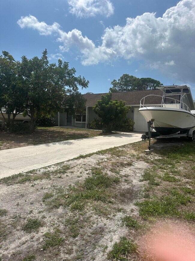 Foto del edificio - 6472 SE Sherwood St