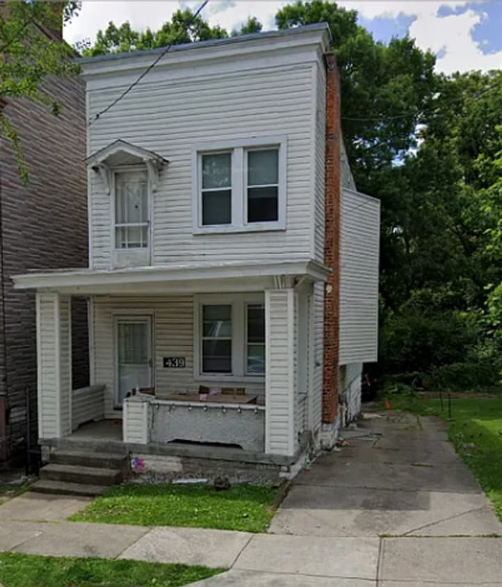 Photo - 439 Warner St