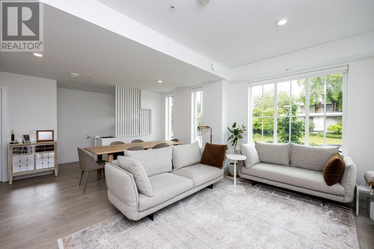 Photo principale - 918 W 49th Ave