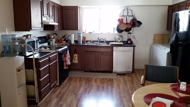 cocina - 1683 East Fort Union Blvd
