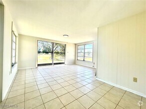 Building Photo - 800 Willow Dr