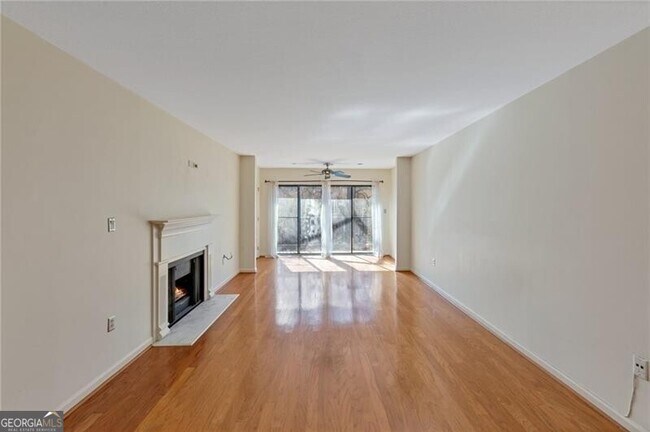 Building Photo - 1111 Pine Heights Dr NE
