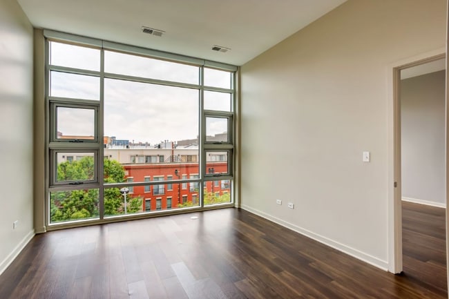 Foto del edificio - 1339 W Madison St