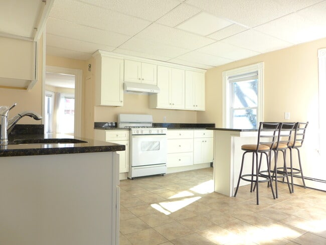 Building Photo - 34 Pontiac St