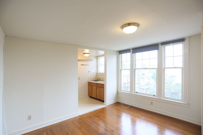 Building Photo - OPEN HOUSE:Thursday(12/28)6:45pm-7pm Charm...
