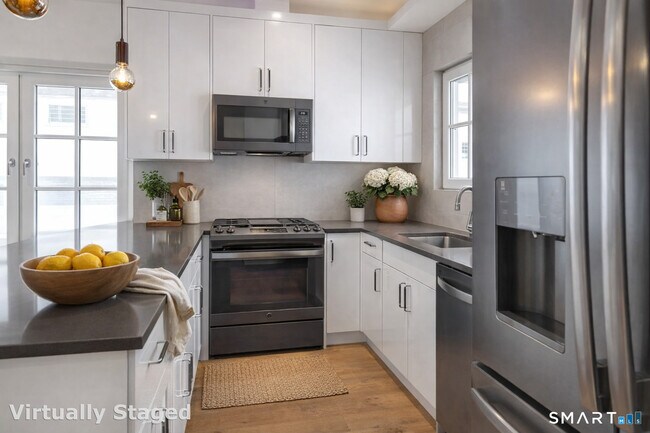 Foto del edificio - 930 Cove Rd