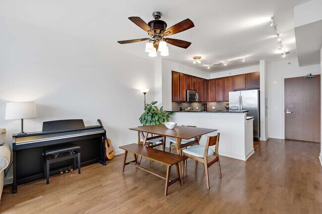 Foto del edificio - 1901 S Calumet Ave