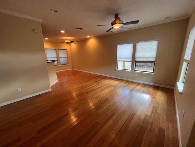 Foto del edificio - 1038 E 43rd St