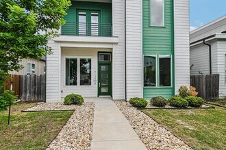 Building Photo - 6133 Florencia Ln