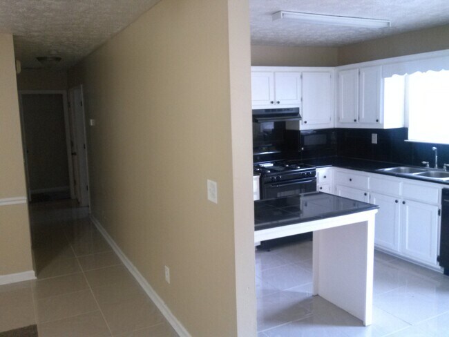 Foto del edificio - DUPLEX at Summerglen!