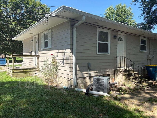 Building Photo - 203 S Starter St