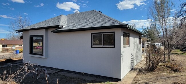 Building Photo - 3 bedroom 2 bath home