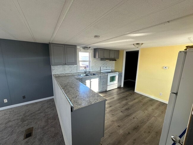 Building Photo - Charming 2BR House in Penrose